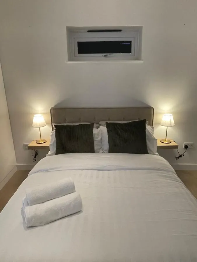 Studio House Apartment Dagenham